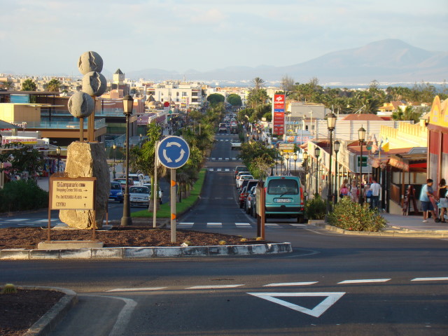 FUERTEVENTURA SHOPPING + DUNES