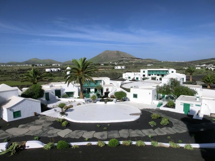 Pueblo de casas blancas en lanzarote