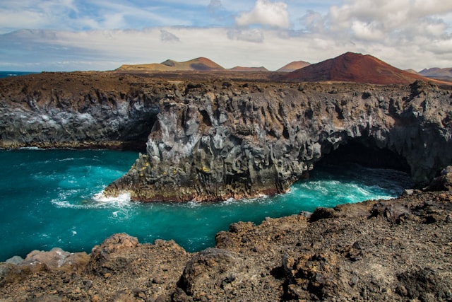 os hervideros lanzarote